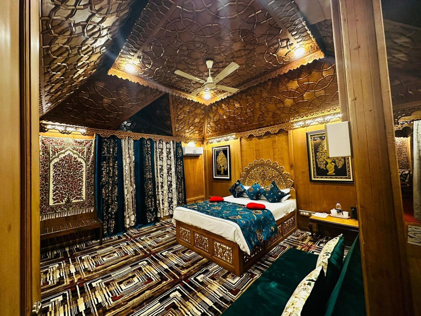 The Heritage Safina Group Of Houseboats Srīnagar Exterior foto